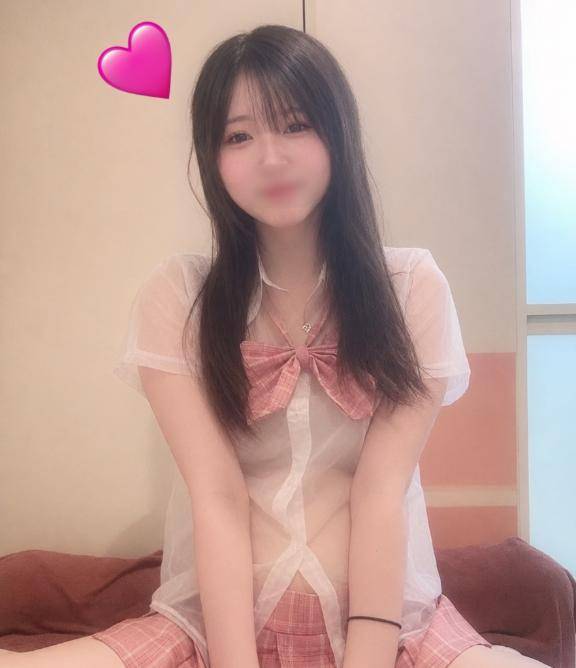 | •,,)ﾁﾗｯ♡