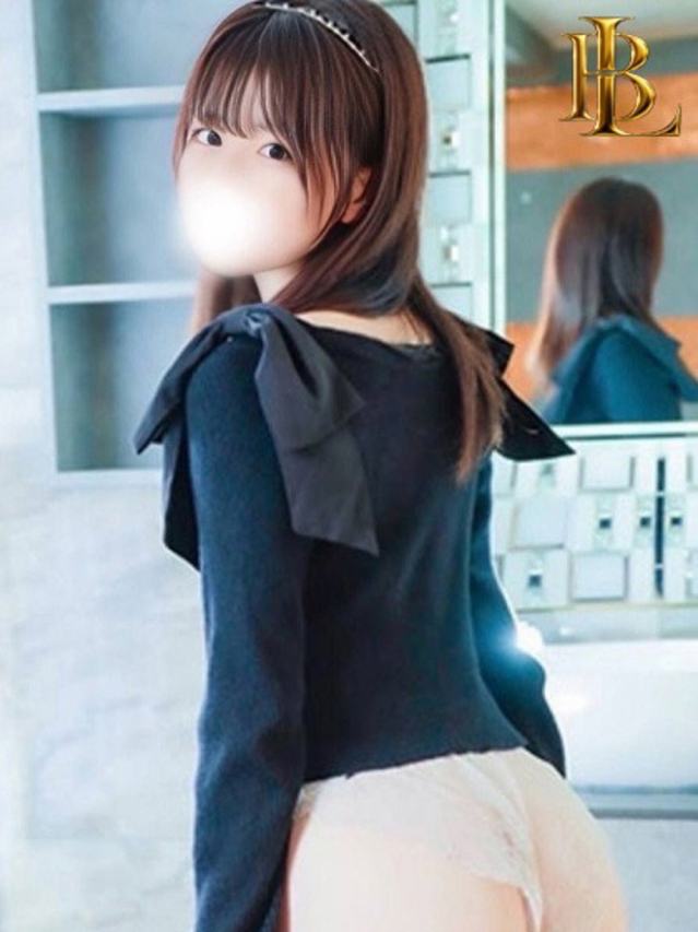 うい【 純白美肌輝く美少女】(ブレイク)