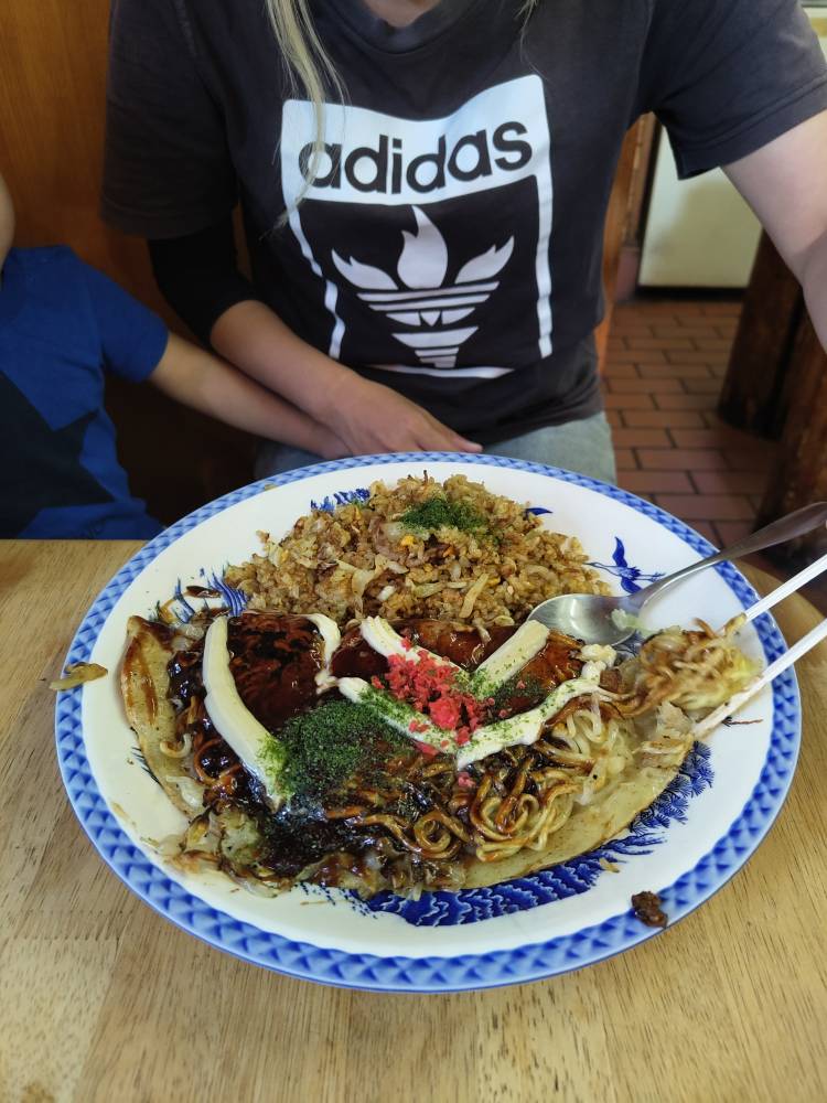 "岡山レンタル彼女ジャンボお好み焼き　やよい高齢者障害者の方もお気軽呼んでください2025年も素敵なデートお待ちしていますスレンダー美人の吉田さん" を YouTube で見る