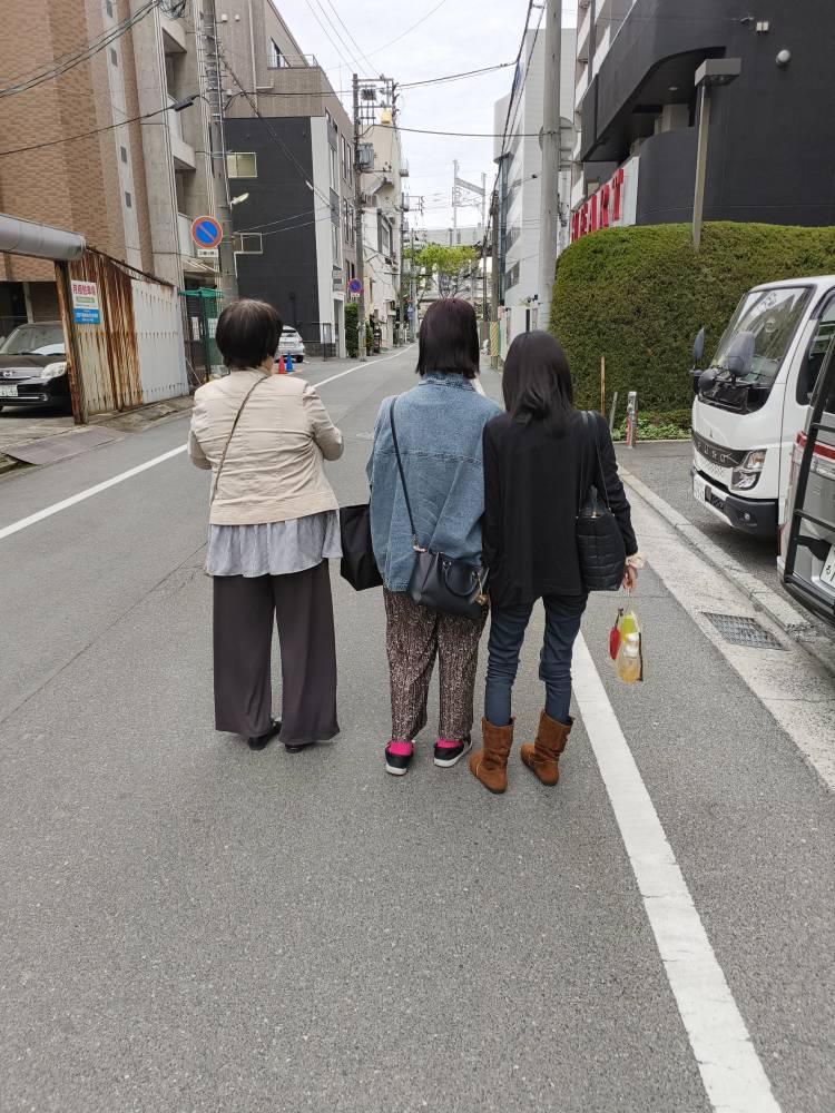 "障害者高齢者のお客様も行けます家事代行で料理・洗濯・買い物・家庭ゴミの回収・遺品整理もできます川上さん&かのえさん&田島さん#岡山市" を YouTube で見る