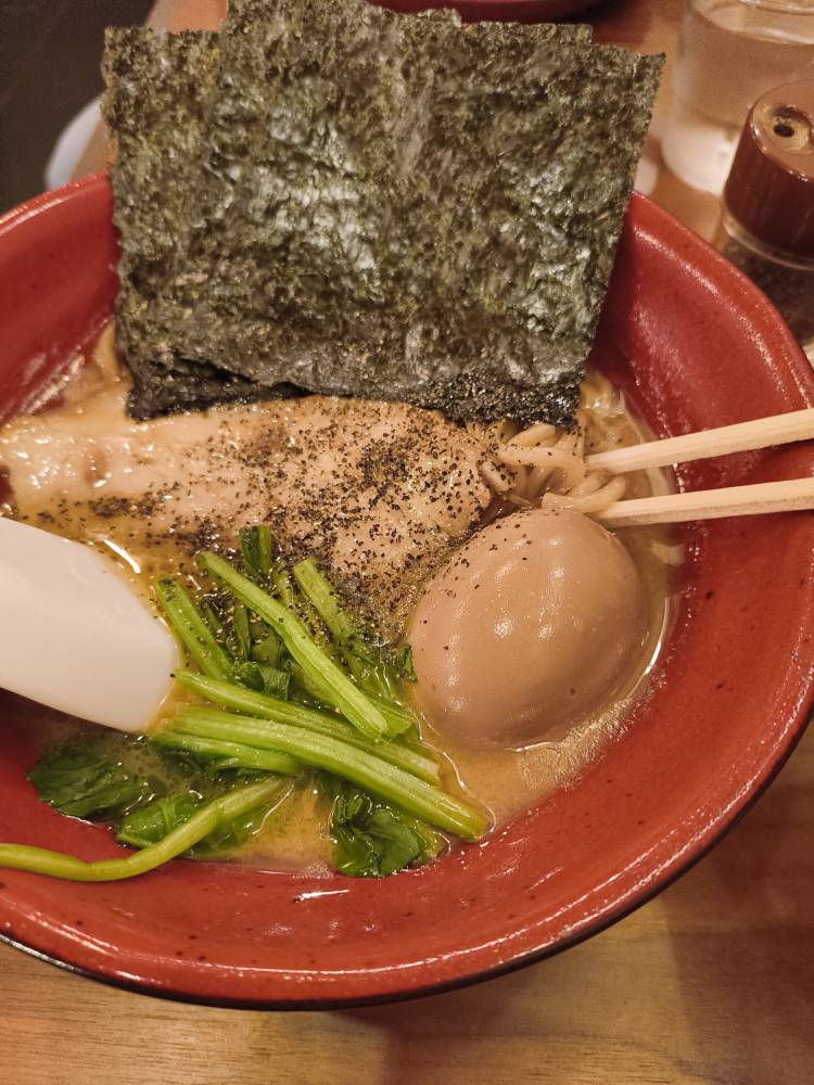 "家系ラーメン　横神家田原俊彦専属ダンサーさんとラーメン食べながらお話最高でした高齢者障害者の方もお気軽呼んでください2026年も素敵なデートお待ちしています岡山人妻案内所＆岡山お見合い桜" を YouTube で見る