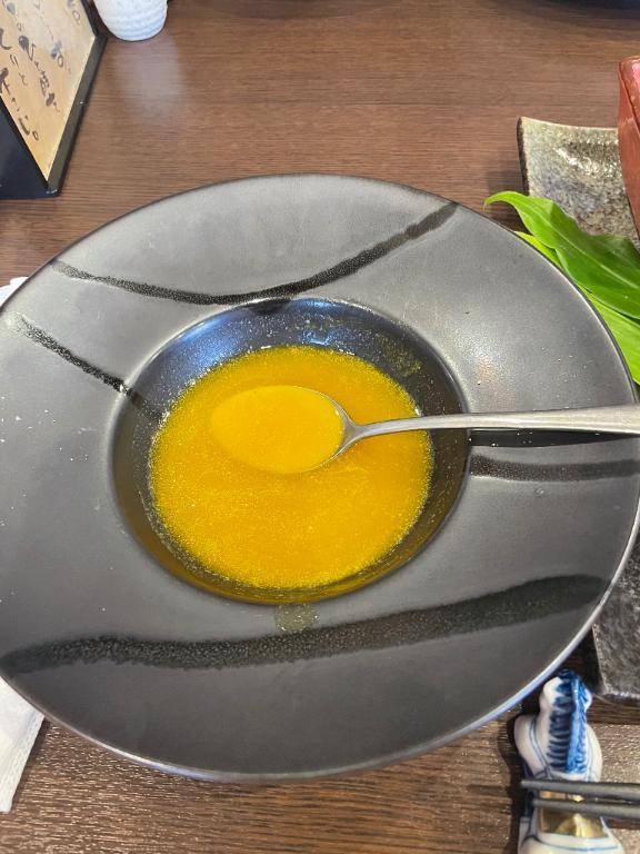 飲みかけスープを画像に選ぶとは