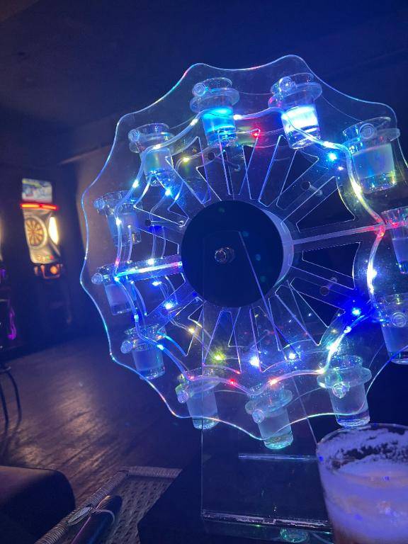 キャストの子達と?