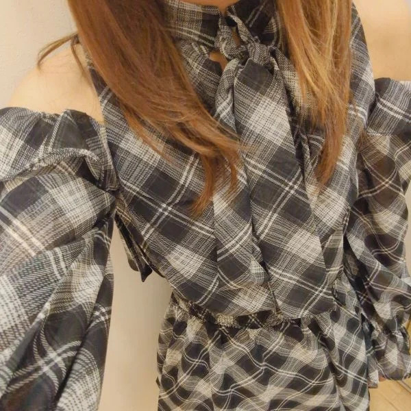 新人るな🩷メガネが似合うお姉さん(クロス)