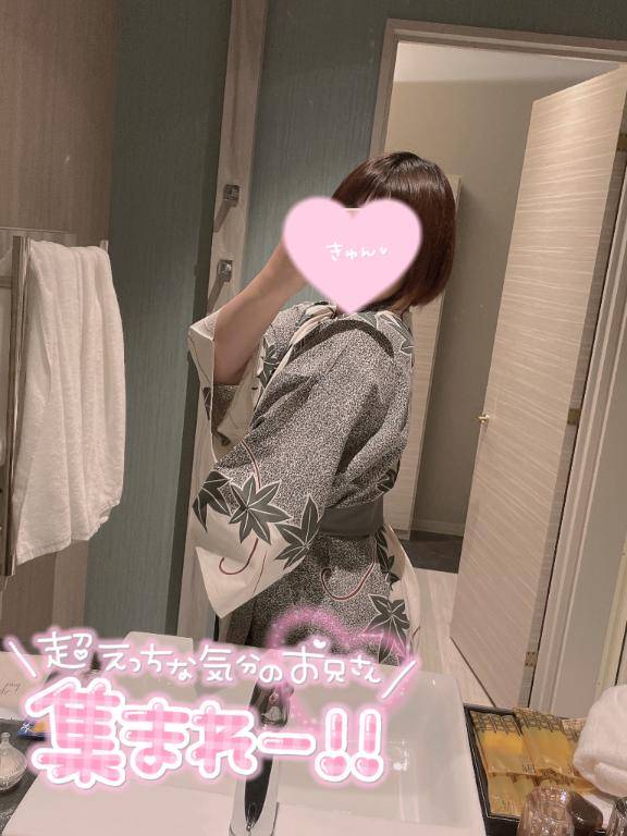 まだ寝ない？|´?`)ﾁﾗｯ