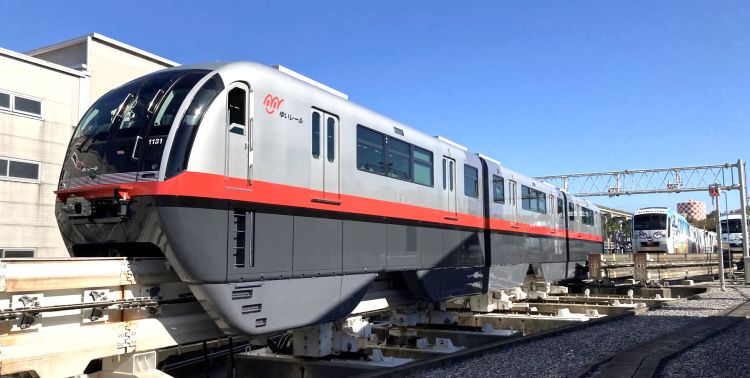 @沖縄都市モノレール線開通__ !