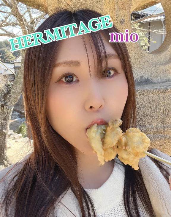 宮島食べ歩きのひとこま