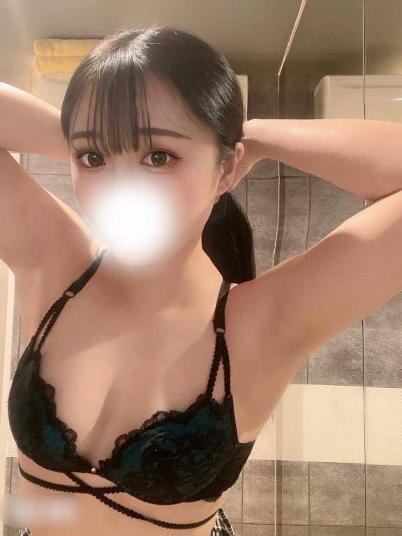 馬乗りでおっぱい使われるのすごいしゅきー