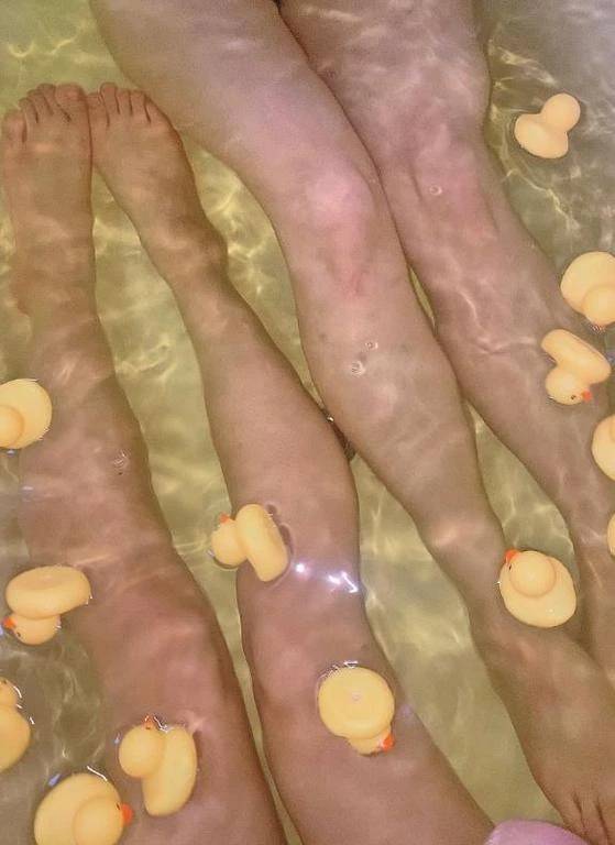 誰の脚でしょう