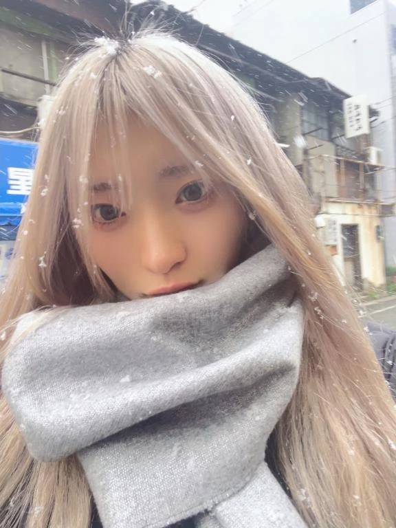 初雪にざわめく街で❄️