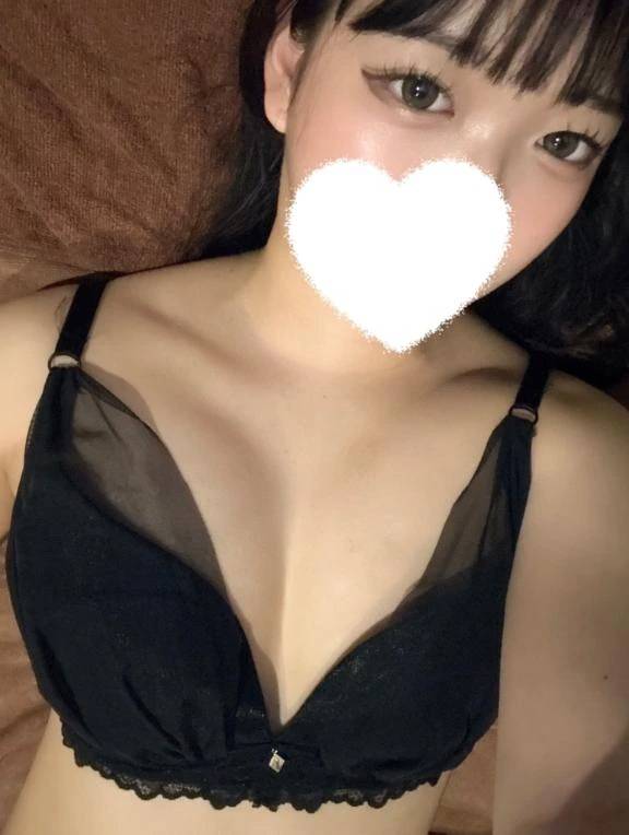 寝転んだらちっちゃく見えるってほんと？😖