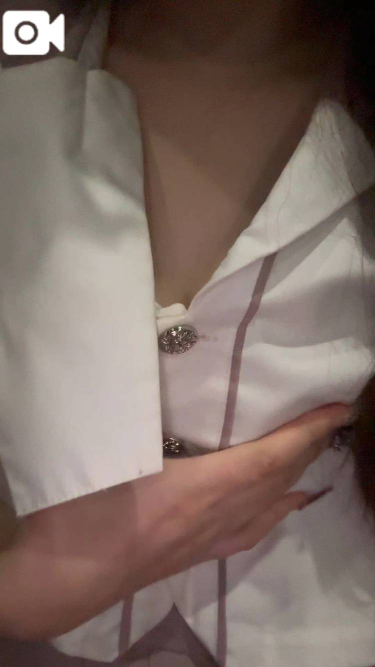 服の上からっ///