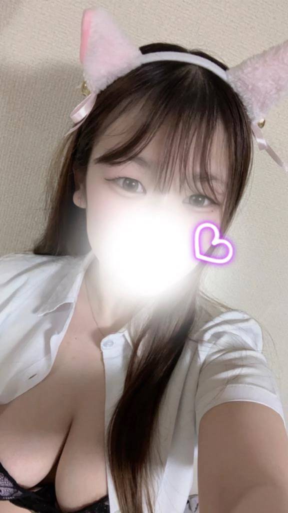 猫耳カチューシャ付けてる💕