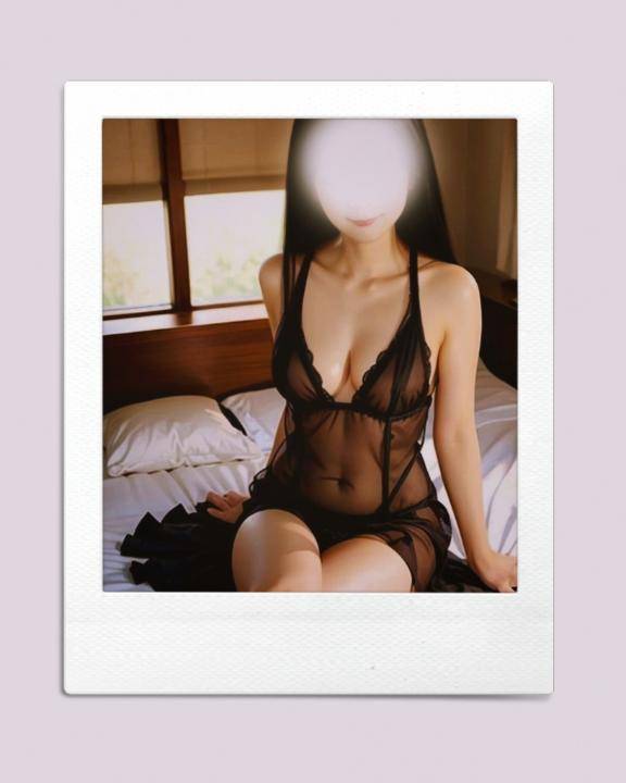 耳元でささやかれるの弱いです♡