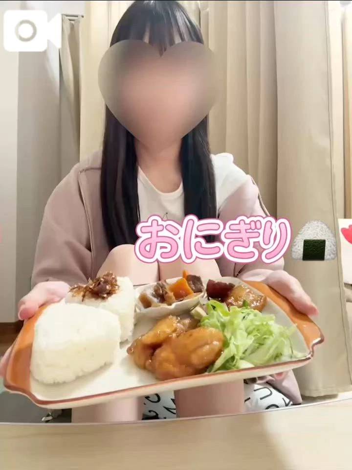 お昼の時間だよ〜🍙💓