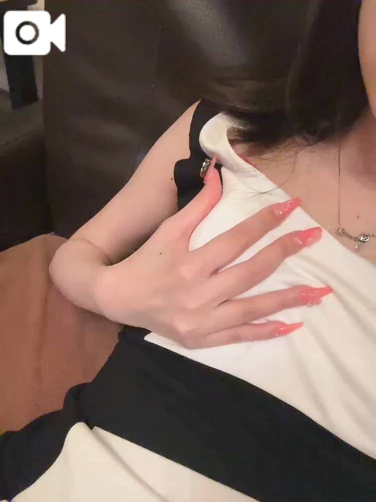 ちらっと見えるの好き？🫣💕