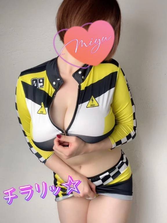 上も下もチラリッ♡