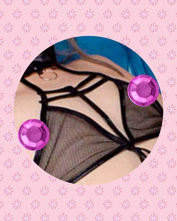 ?お願いします、かほの敏感なところを優しく触ってください...?