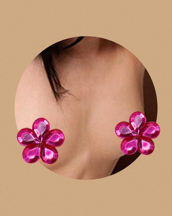 ?かほは我慢できなくて、「お願い、触って…?