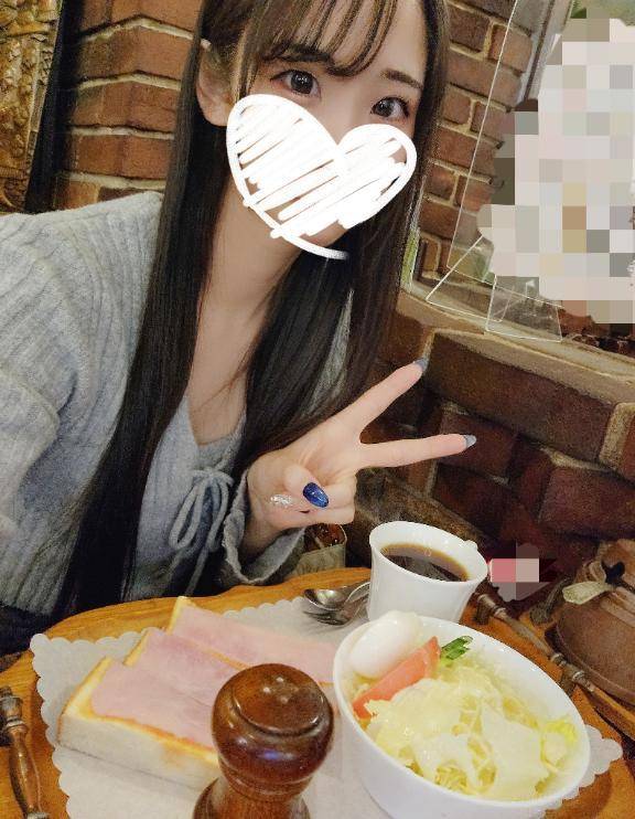 もぐもぐ