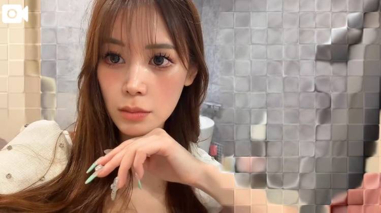 次は何着ようかな...？♡