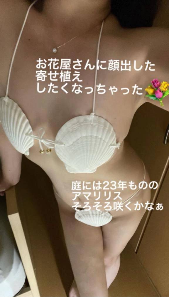 玄関には大好きな生花が