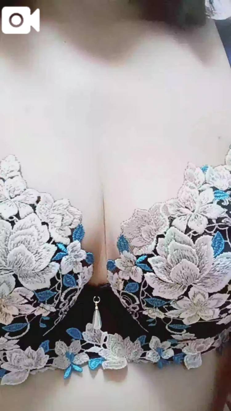 ブラジャー姿♪