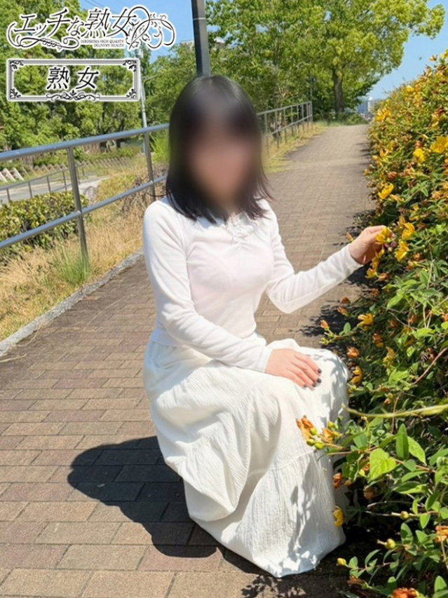 菫(すみれ)（エッチな熟女）