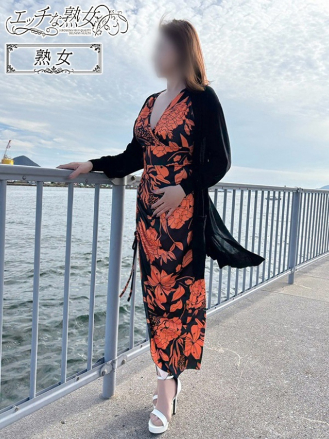 新人 琴葉(ことは)(エッチな熟女)