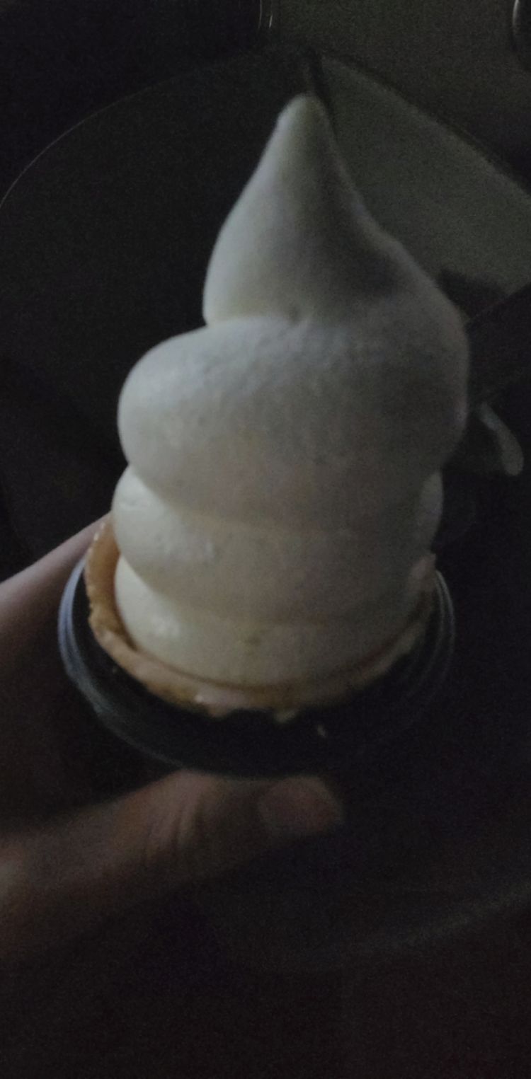 今月のシフト🥰今アイス食べてきました💕