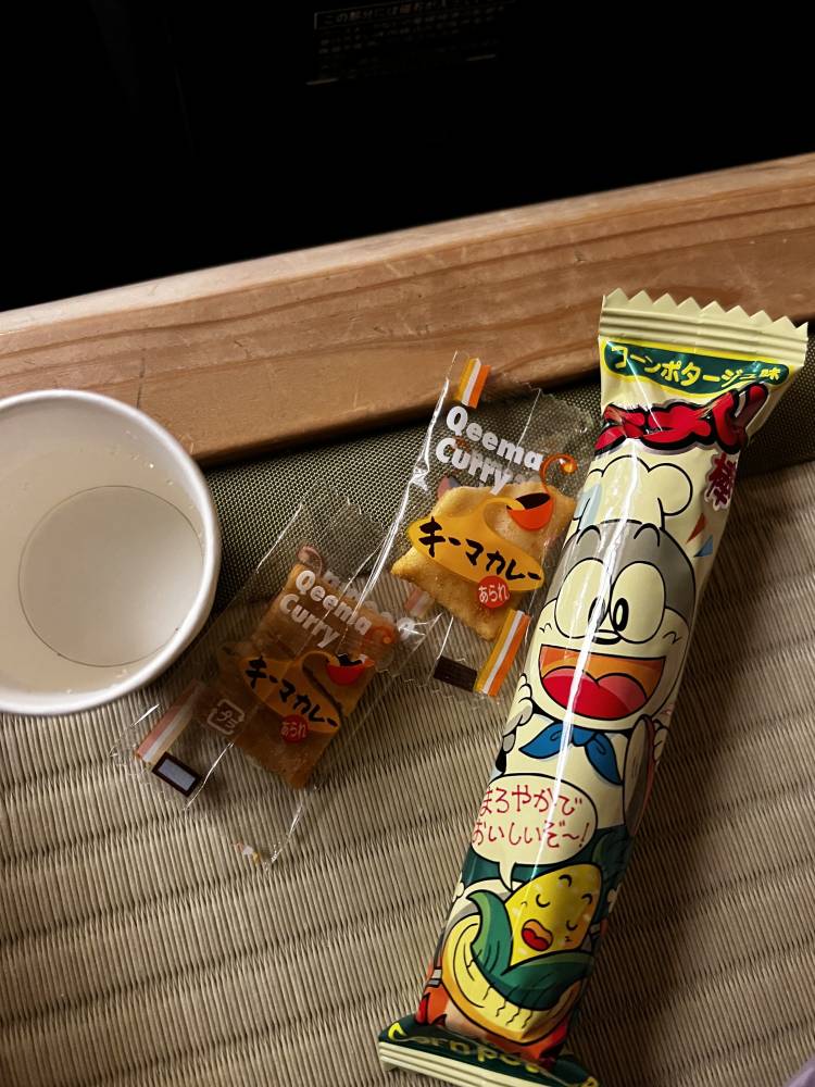 心にお花を💐ちっさな紙コップには🗾酒を🍶