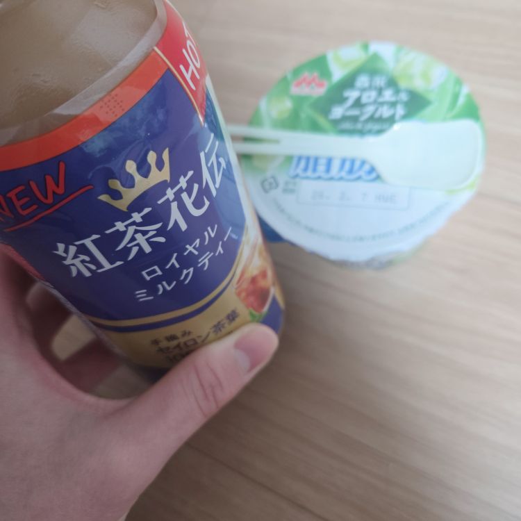 待機中👏小腹が空いたので🎀