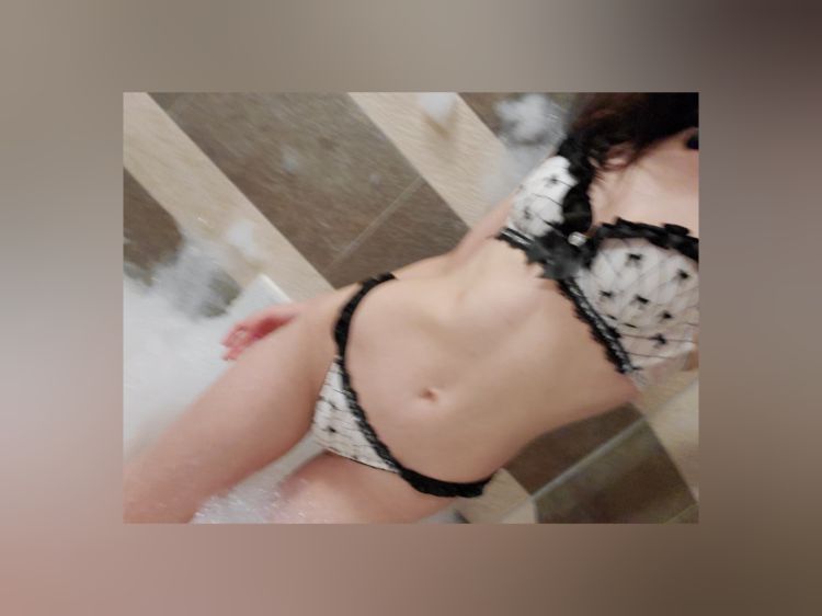 こんばんは🌃ただ今出勤中🫧💕本日ラストまで出勤します！！