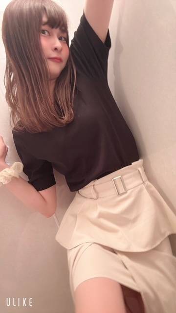 脚は隠すのもまた一興
