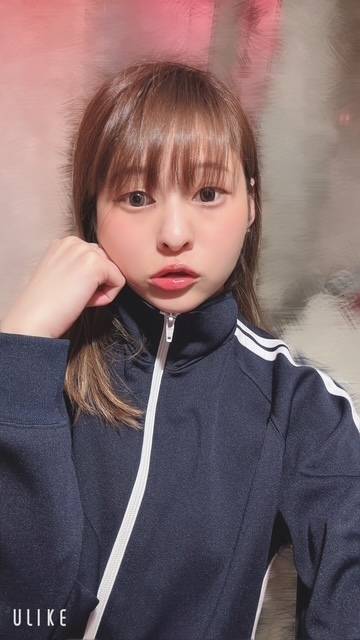 今日のパンツ洗ってる洗濯機何色？