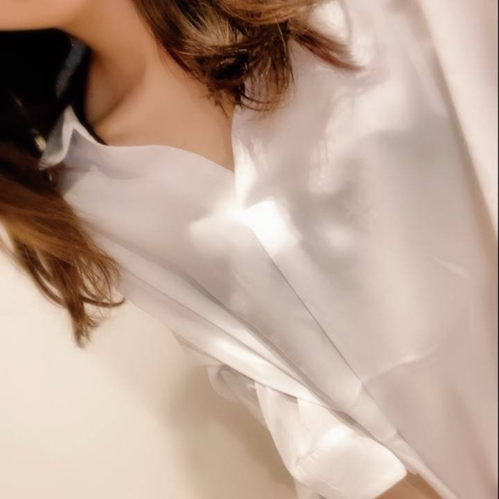 なえ♨️シャツの向こう側