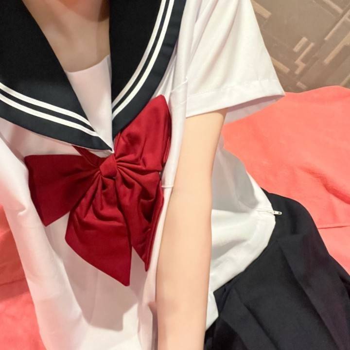 なえ🌙セーラー服の中