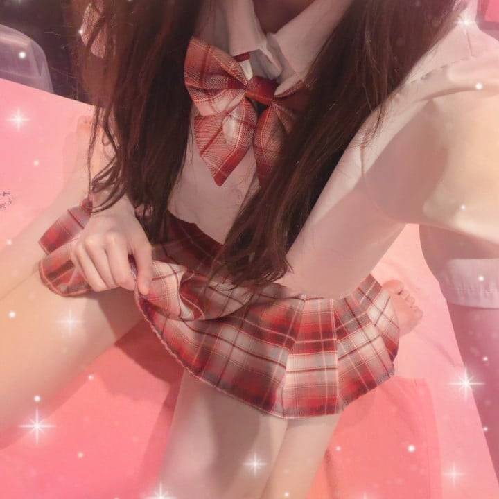 制服姿、どうかな…？🥺💕