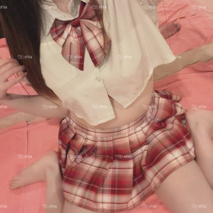 短め制服