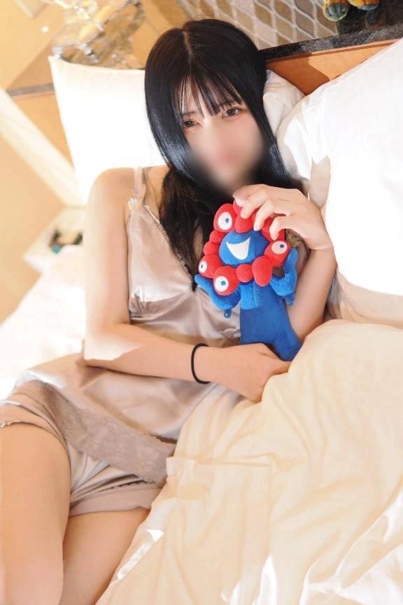 日本国憲法 第十八条　何人も、いかなる奴隷的拘束も受けない。又、犯罪に因る処罰の場合を除いては、その意に反する苦役に服させられない。