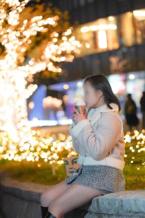 指先で夜がほどけてく…