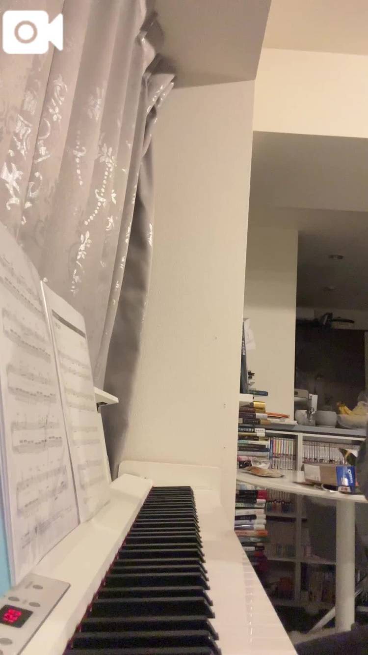 ピアノを弾く人🎹
