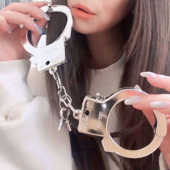【通勤🔞フェチ妄想】吊革にぶら下がる“無防備な手首”