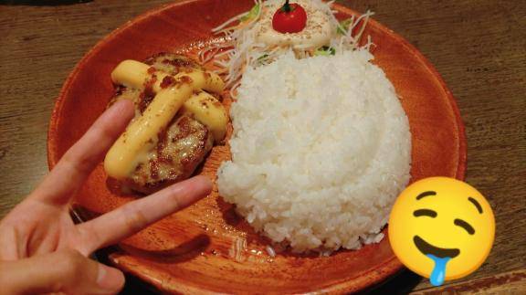 お昼時なので、、???