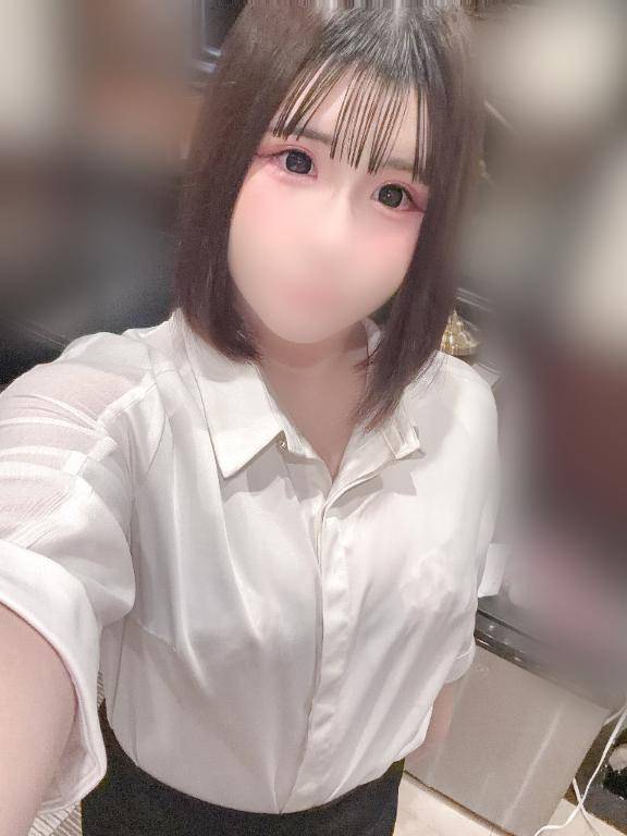 秘書感あるのかないのかわからない感じ