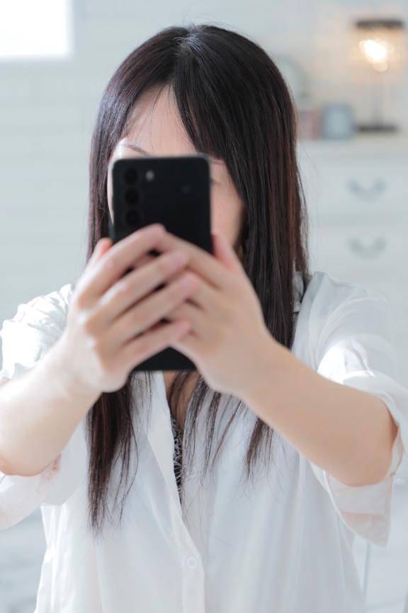 移動時間のあいだにサンタコスプレの写真を整理してました??