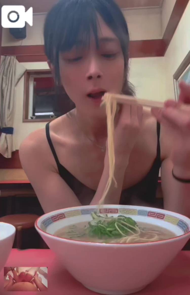 まなみがラーメンを食べるだけの動画
