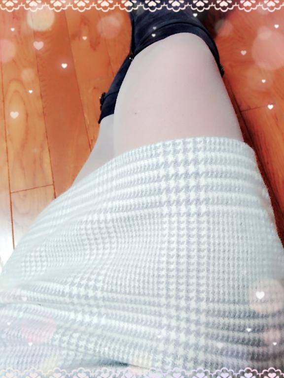 大胆に脚を出して