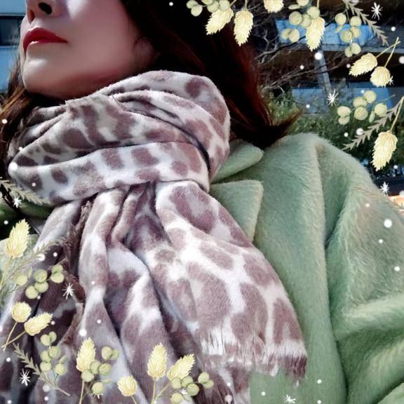 コートの中は冬限定の秘密?