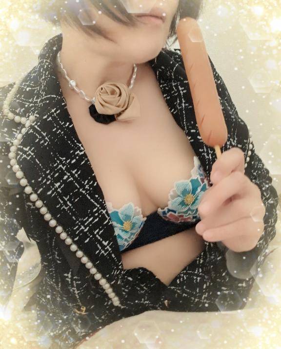 あいこ《バイブを前の穴に…》
